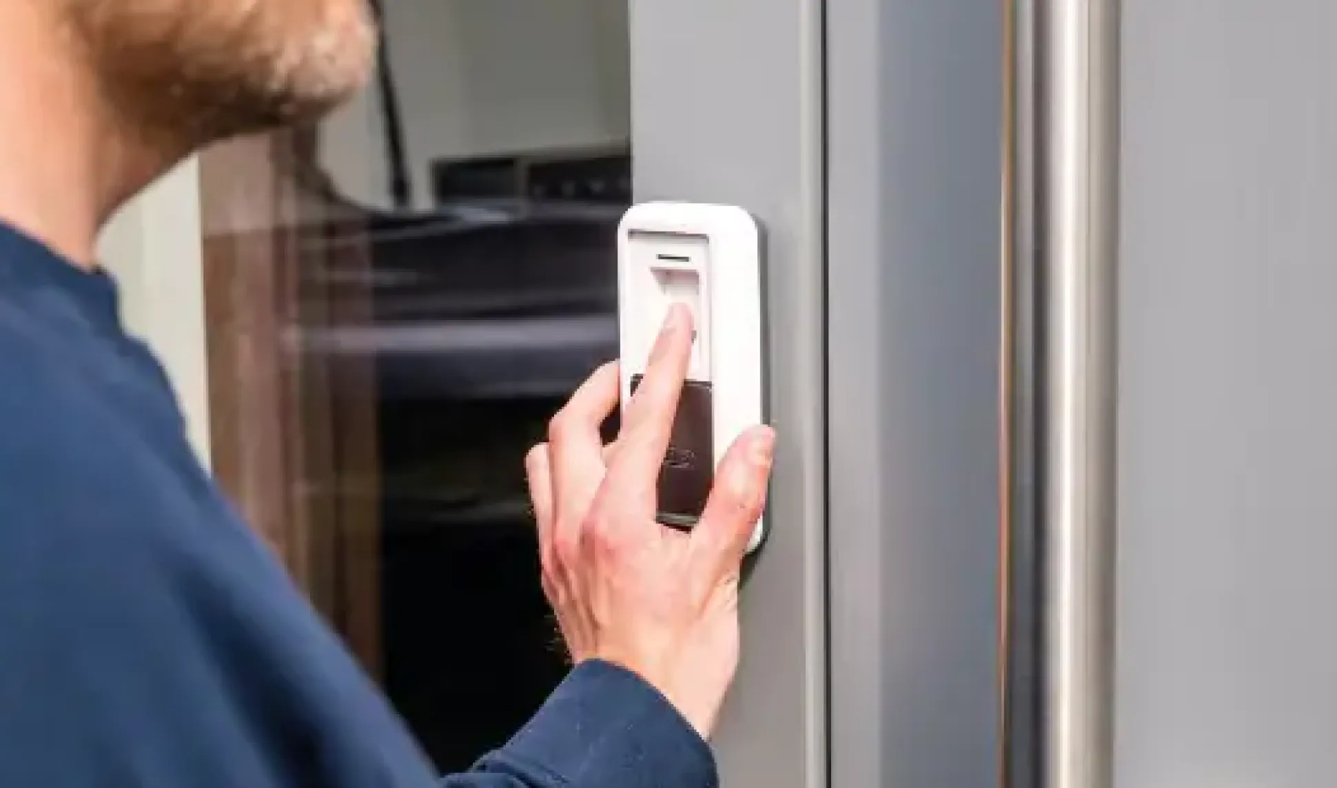 Abus Bluetooth-Fingerscanner HomeTec Pro CFS3100S zur Türentriegelung
