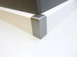 B.S. Bauprogramm Außenecke für Sockelleiste 50 x 18 mm silber