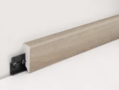 FN Neuhofer Fußleiste 240 cm 38,5 x 15 mm Eiche natur foliert