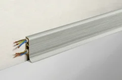 FN Neuhofer Klemmsockelleiste 250 cm 50 x 22,5 mm Silberesche