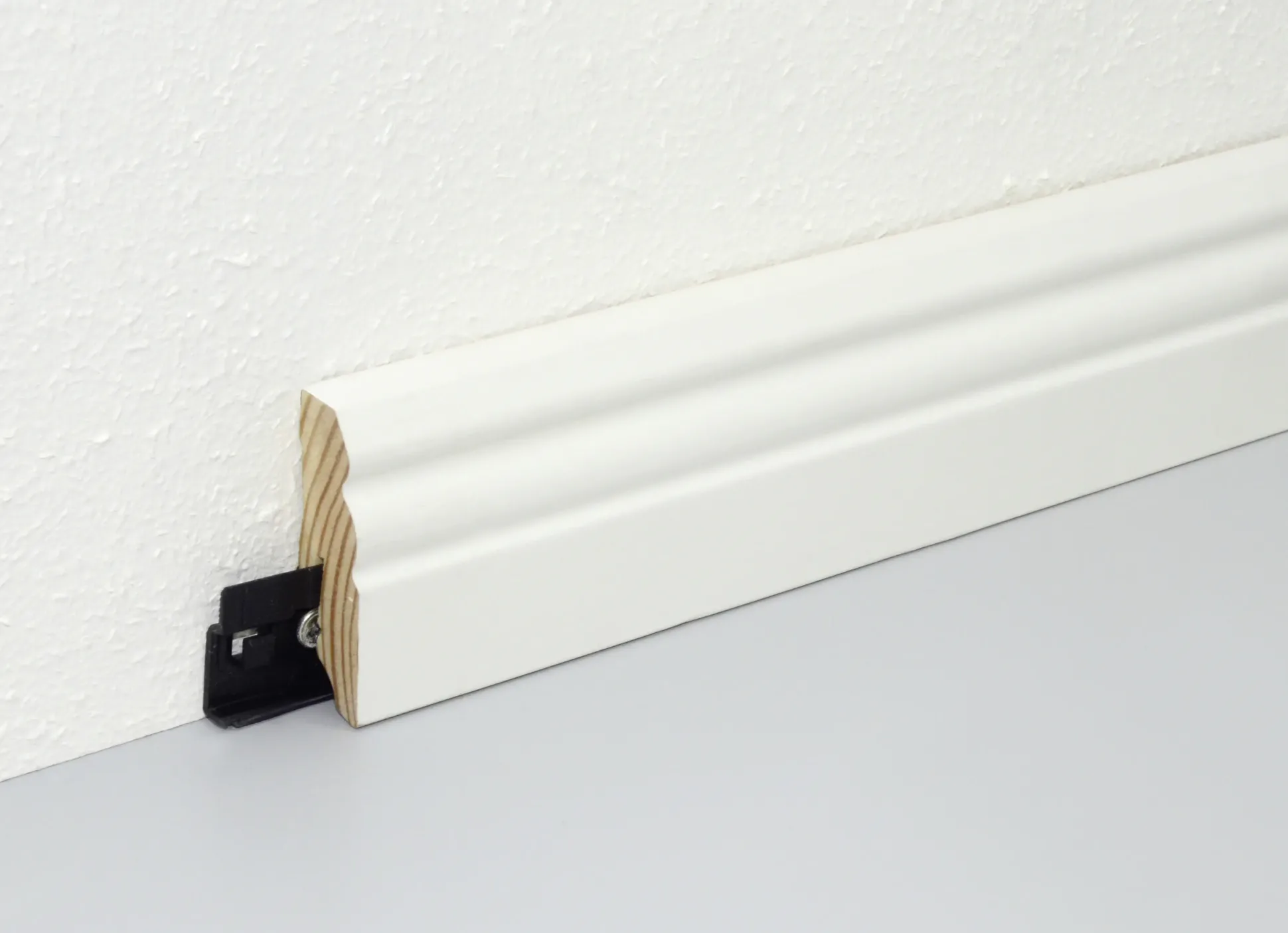 FN Neuhofer Sockelleiste profiliert 240 cm 58 x 18 mm Fichte oder Kiefer