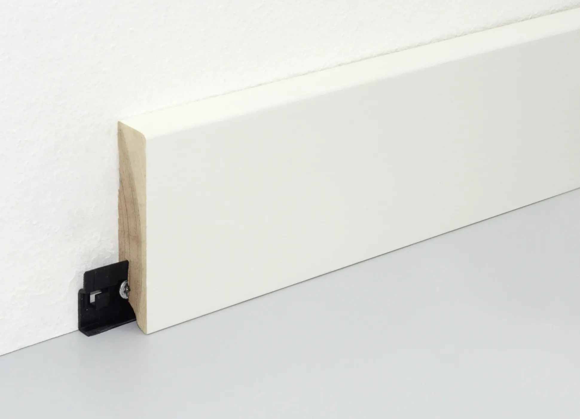 FN Neuhofer Sockelleiste eckig RAL9010 240 cm 80 x 18 mm Fichte/Kiefer weiß