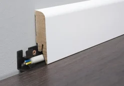 Kronoflooring Fußleiste 260 cm 70 x 17 mm Uni weiß gerundet