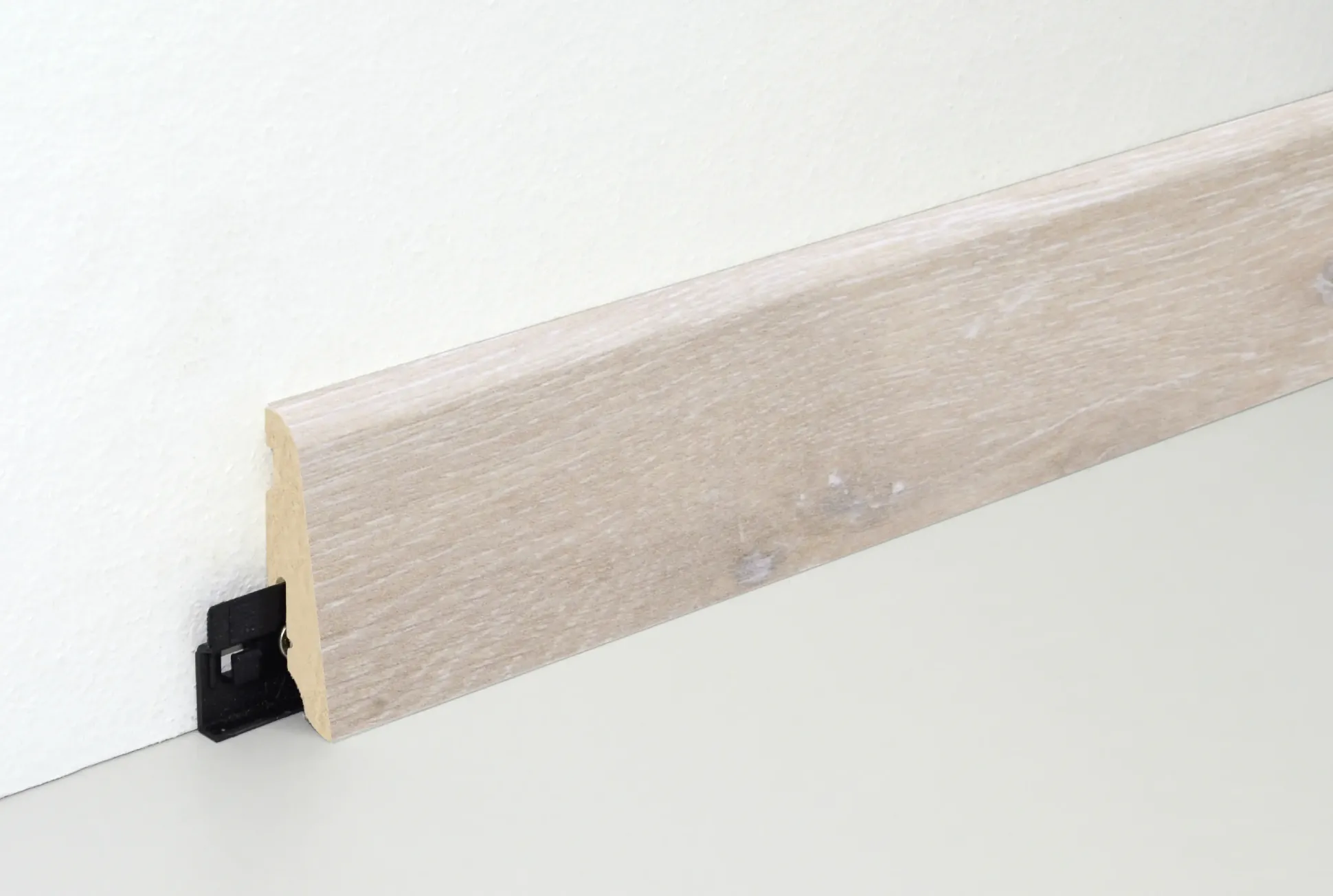 Neuhofer Fußleiste 240 cm 58 x 19 mm Caucasus