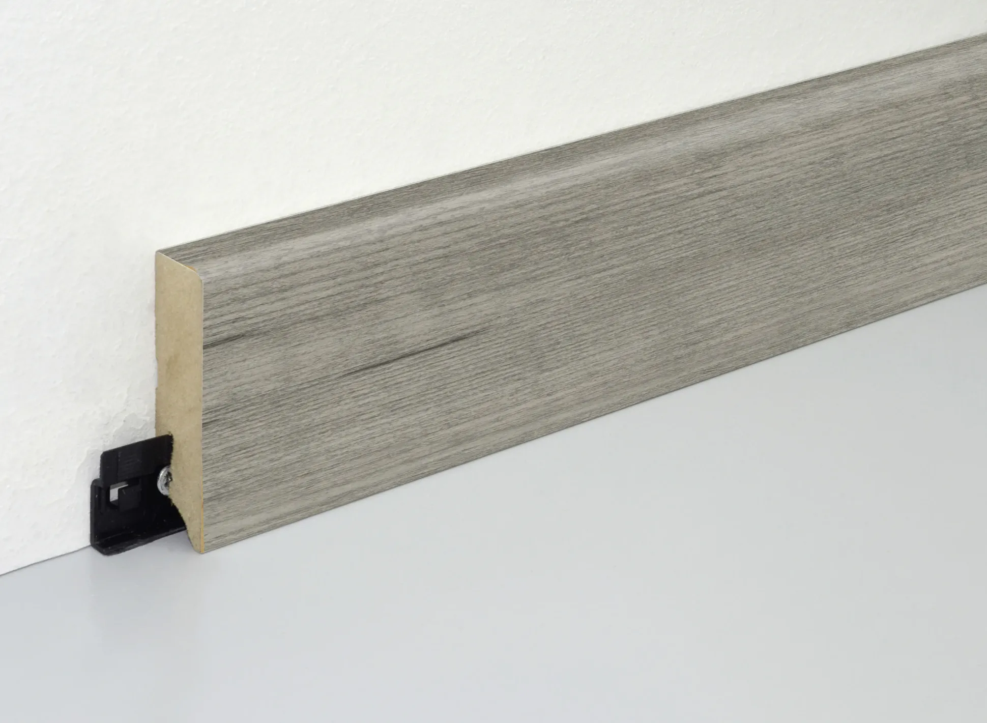Neuhofer Fußleiste 240 cm 70 x 19 mm Seekiefer grau
