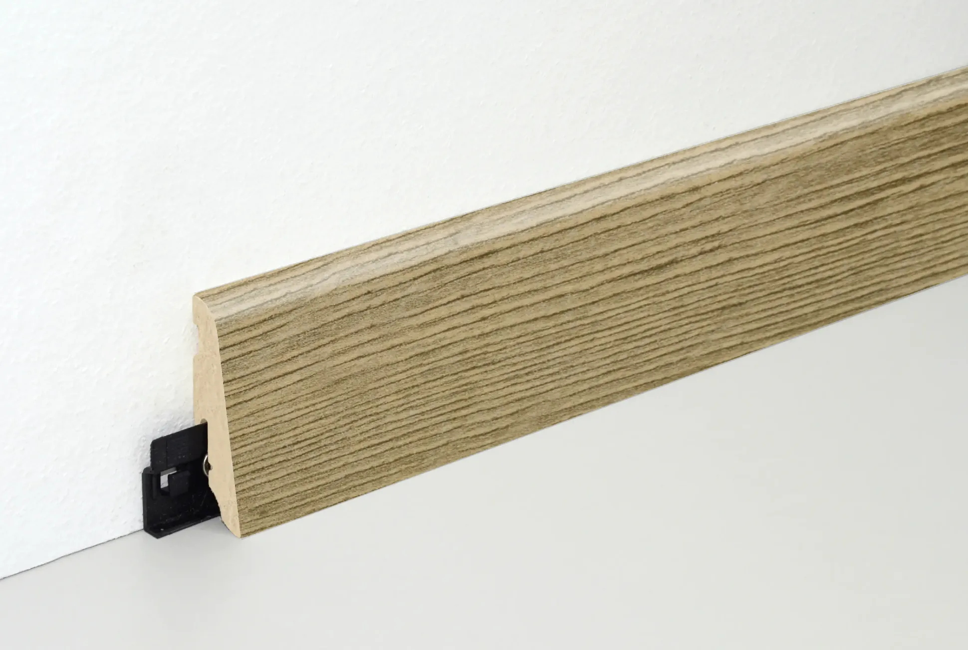 Neuhofer Fußleiste 240 cm 58 x 19 mm Oak natural grey