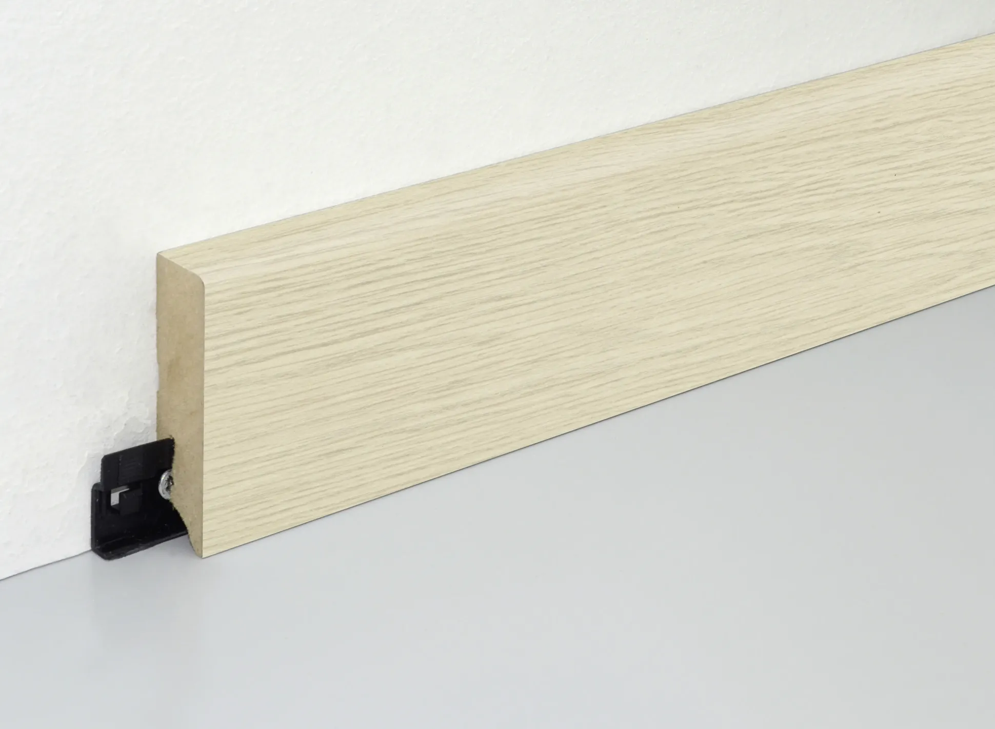 Neuhofer Fußleiste 240 cm 70 x 19 mm Eiche elegance