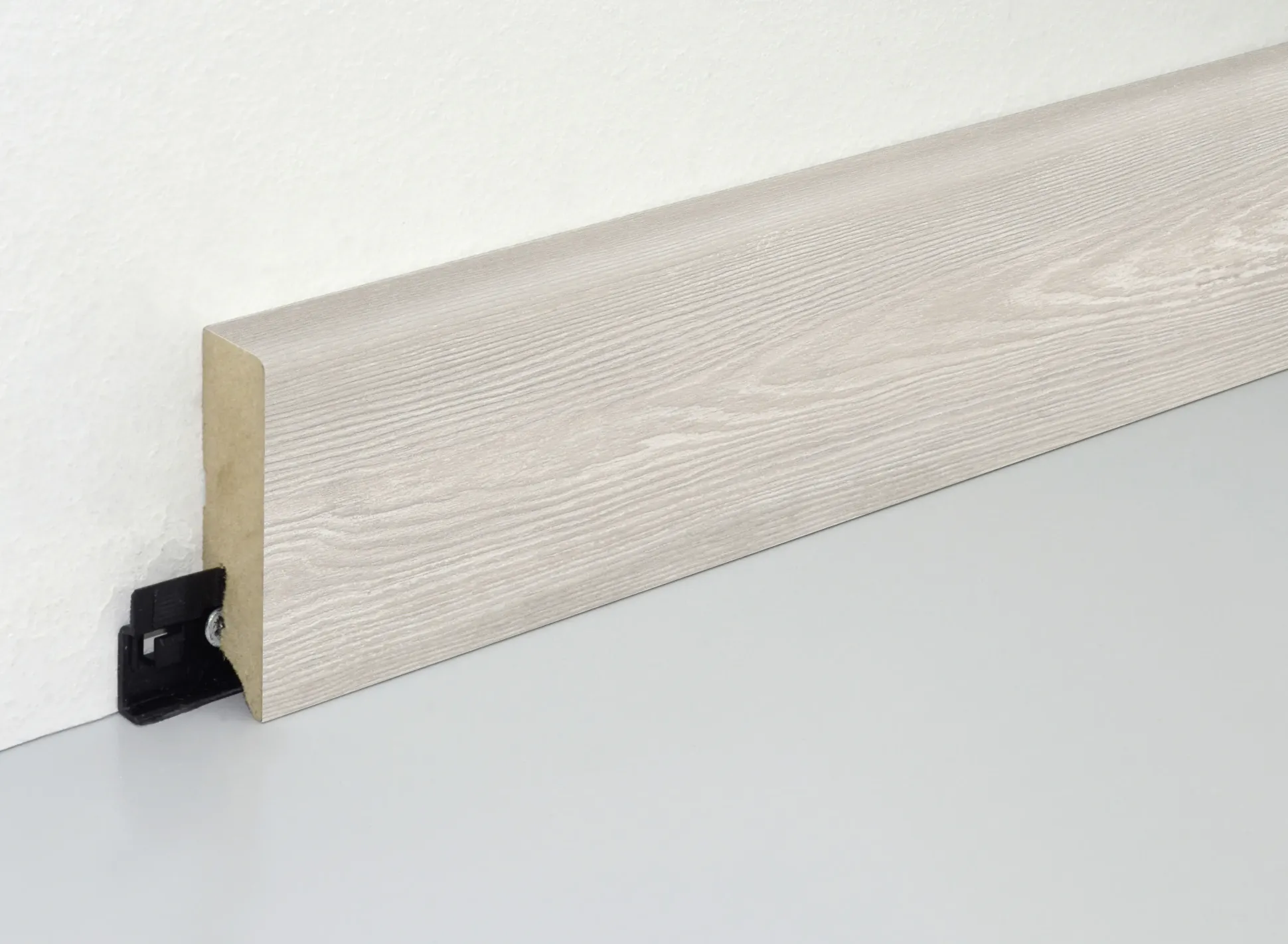 Neuhofer Fußleiste 240 cm 70 x 19 mm Pine whitewashed