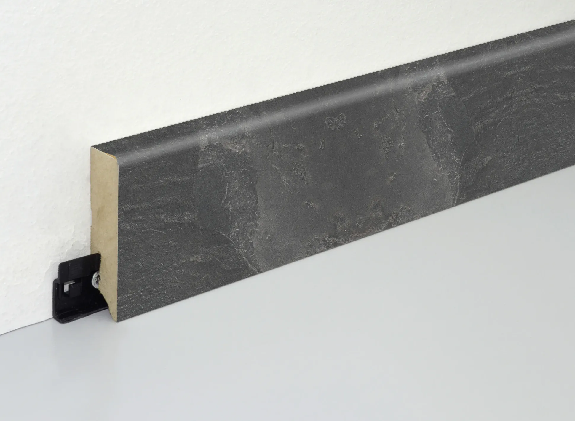 Neuhofer Fußleiste 240 cm 70 x 19 mm Ölschiefer