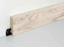 Neuhofer Fußleiste 240 cm 70 x 19 mm Eiche hell