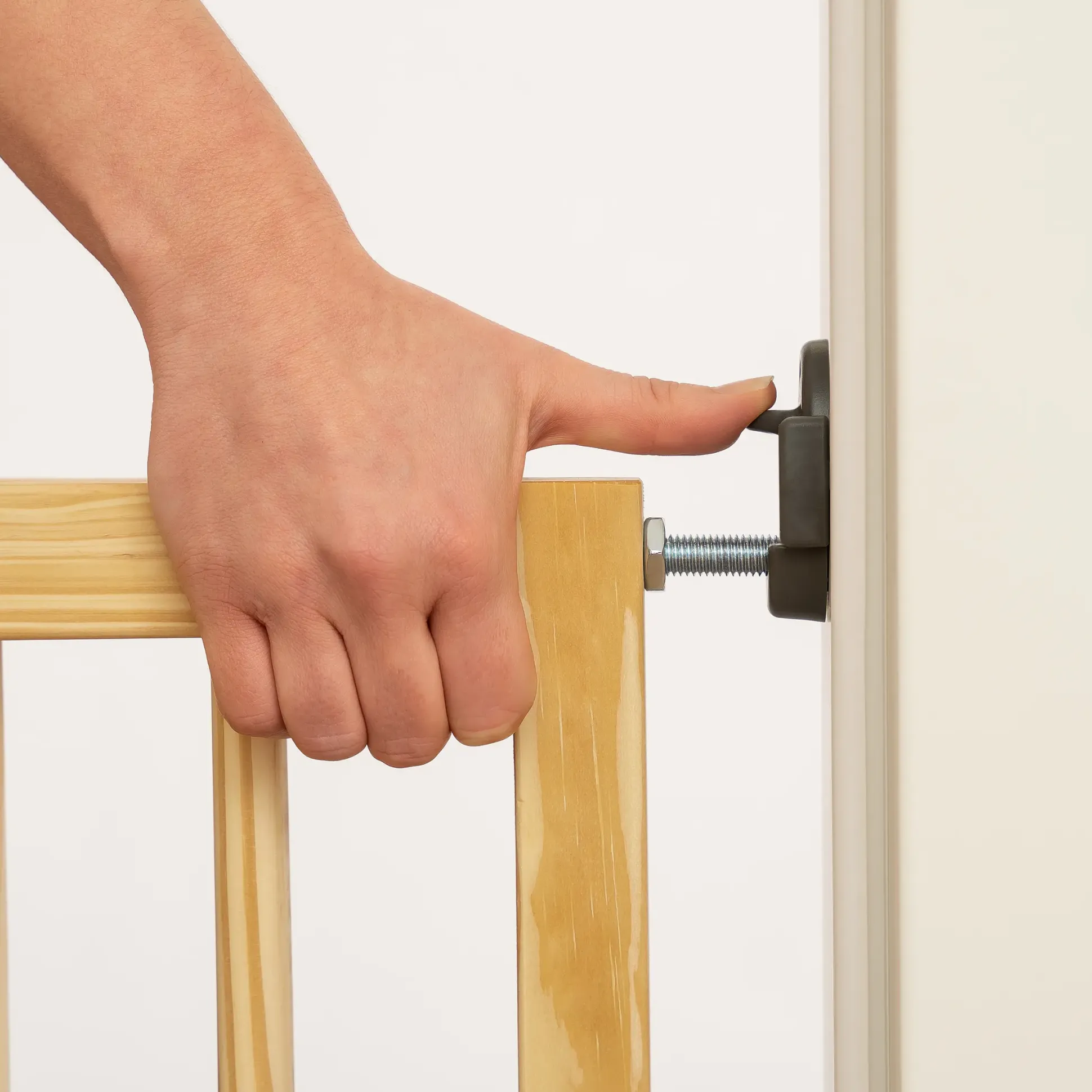reer Treppenschutzgitter Basic zum schrauben Holz 65,5 - 106 cm