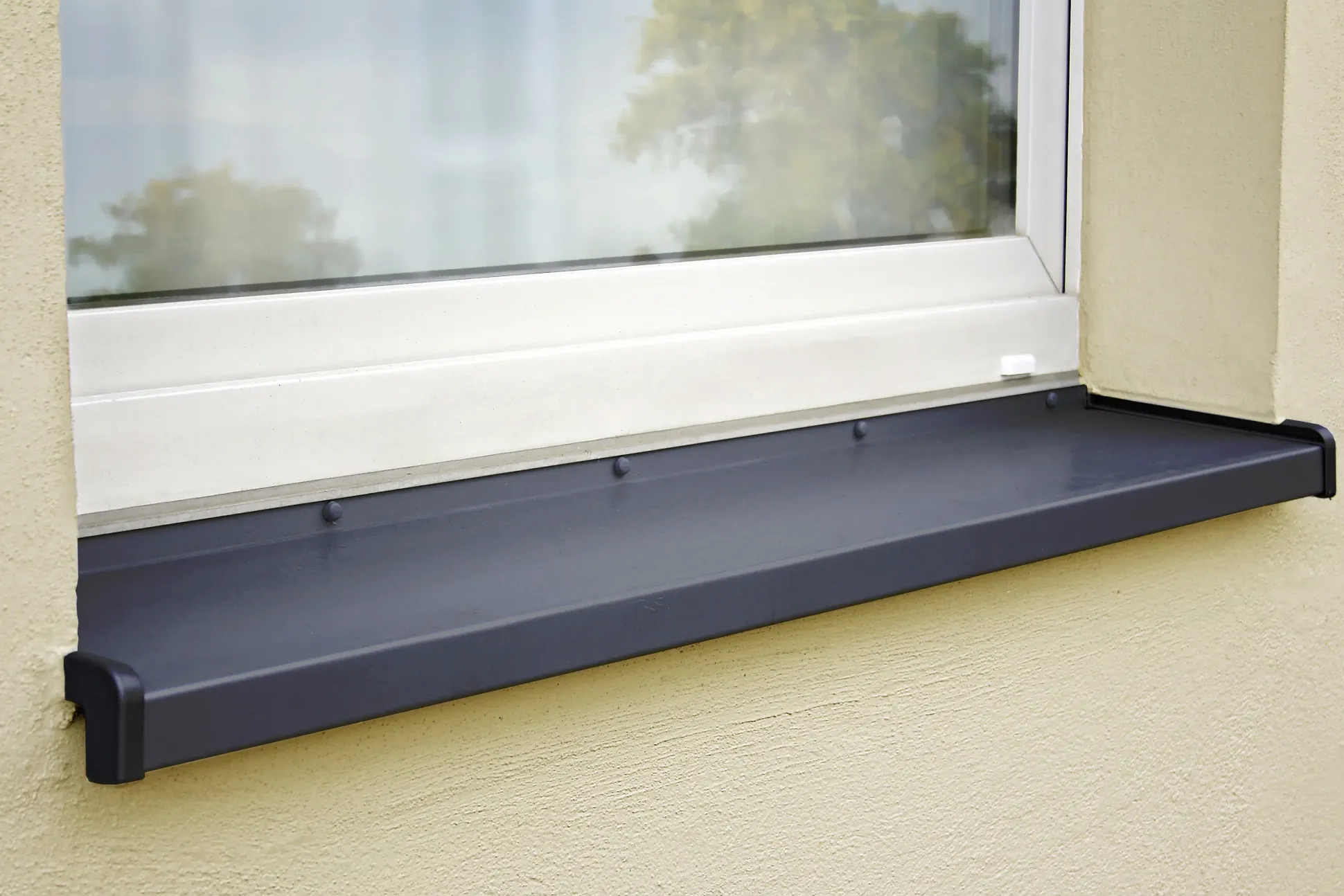 Sarei Fensterblech Aluminium anthrazit Ausladung 130 mm Länge 3000 mm