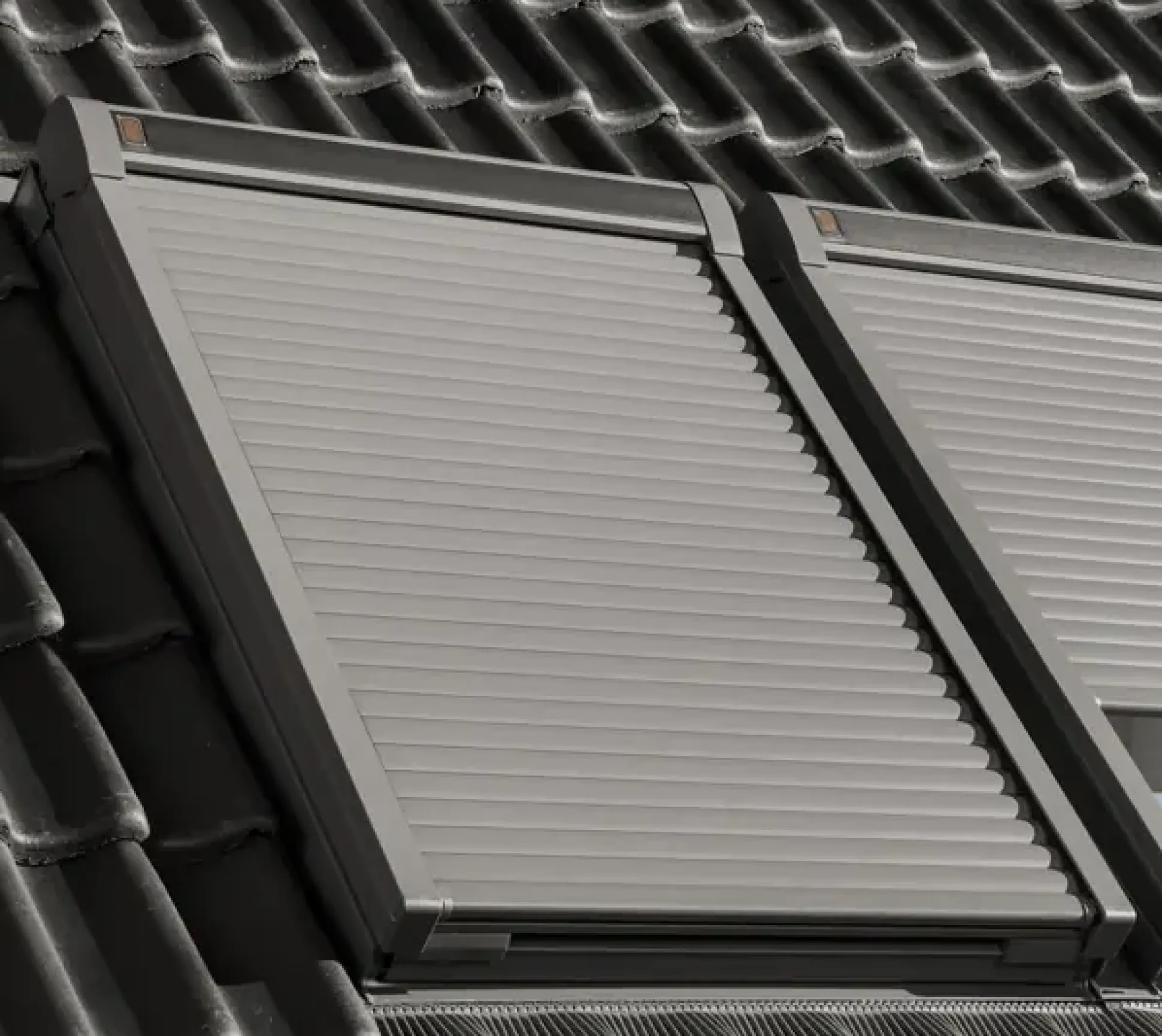 VELUX Elektro-Rollladen SML MK10 78 x 160 cm Alu dunkelgrau